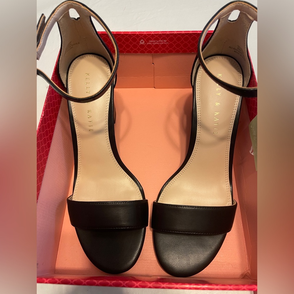 Brand New Never Worn, Kelly & Katie Black Hailee Sandal